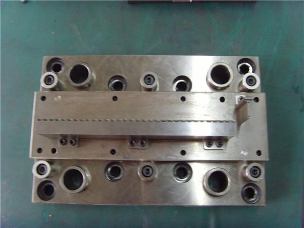 High Speed Precision Automotive Stamping Dies Long Brass Plate Trimming Mold