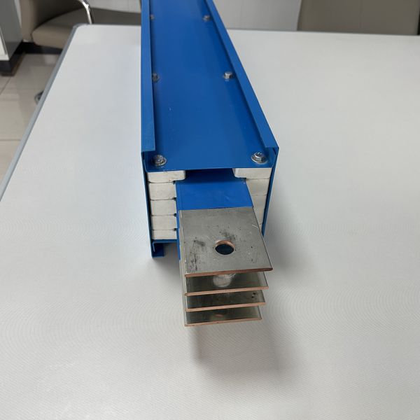 Sistema de canalización de barras colectoras aisladas al aire denso, busway sándwich de aluminio, corriente nominal de 400-5000A