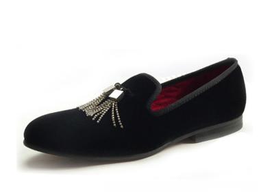 Loafers de veludo bordados personalizados para homens Mocasins de condução