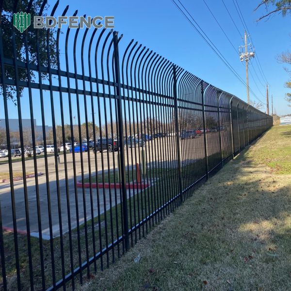Safe Tubular Steel Fence Pet-Friendly