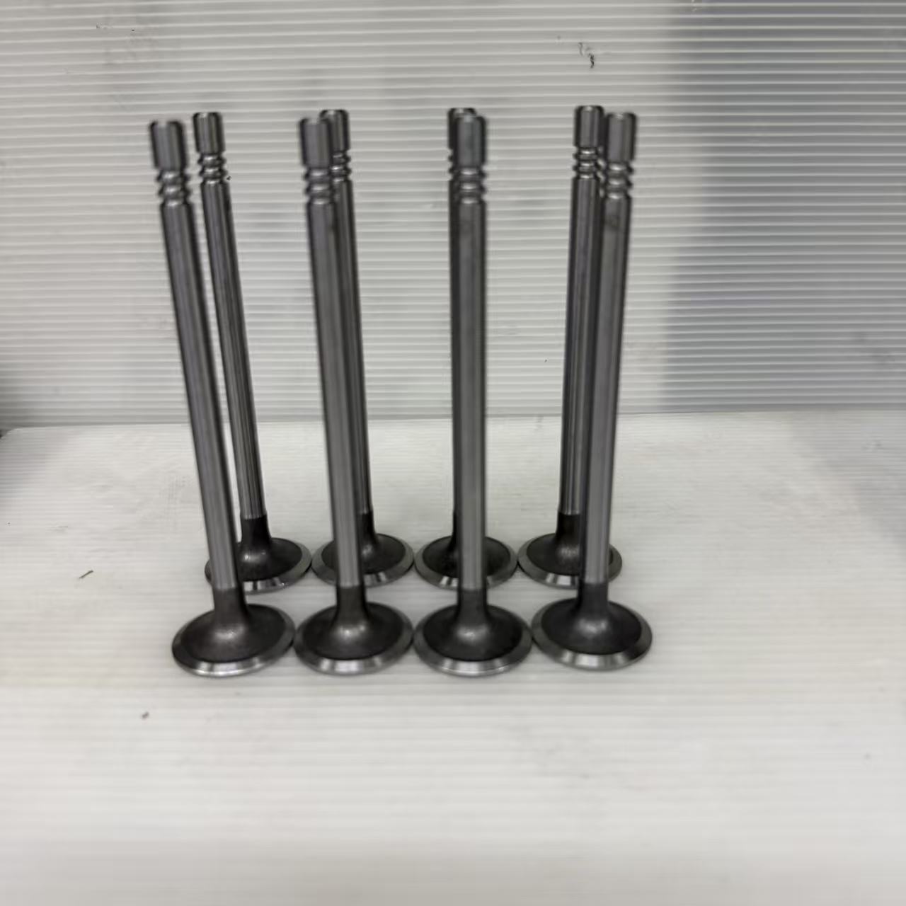 Precision Manufactured XS7Q-6507-A3C Intake Valve for Ford Transit V348, Complete Box of 8 Pieces for Stable Engine Performance.