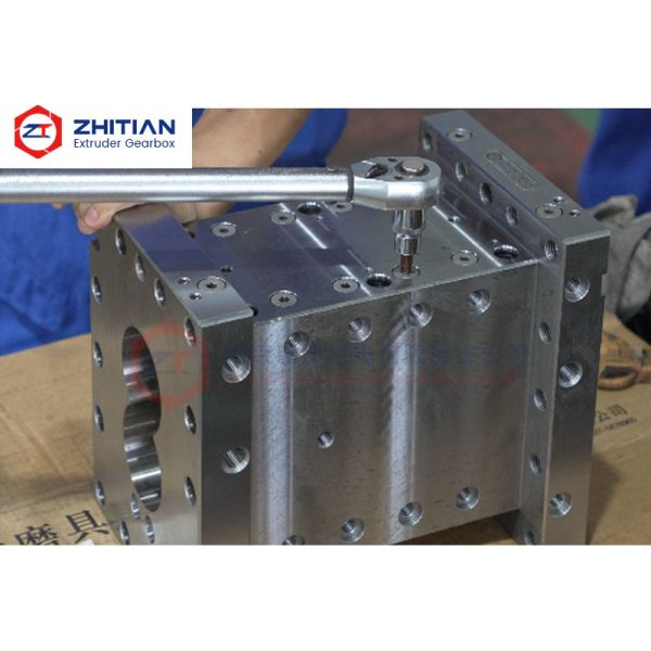 High-Torque Twin Screw Extruder Barrel with Bimetallic Alloy Liner and Modular Construction for Plastic Compounding