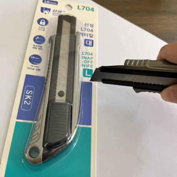 Retractable Blade Snap-Off Knife Includes 1 Utility Knife