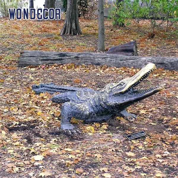 Скульптура крокодила металла большого на открытом воздухе декоративного бросания бронзовая