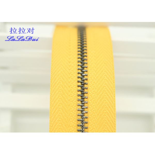 Normal Brass Teeth 7 Inch Jeans Metal Zipper Red Polyester Tape Semi - Lock Slider