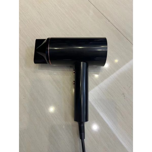 пластиковый коммерчески фен для волос 2000W с крутым снятым объектом