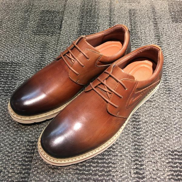 Ate botas de couro ocasionais acima de passeio dos homens, os calçados ocasionais dos homens negros