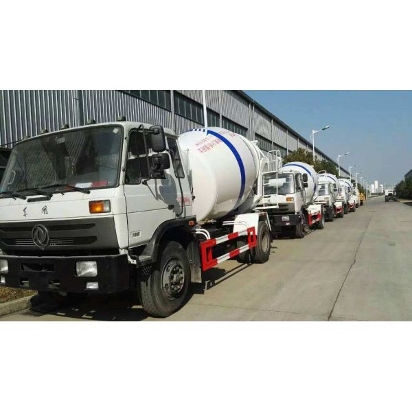 Cheap Chinese Dongfeng 4m³ Concrete Mixer Truck for Concrete Transportion for Sale