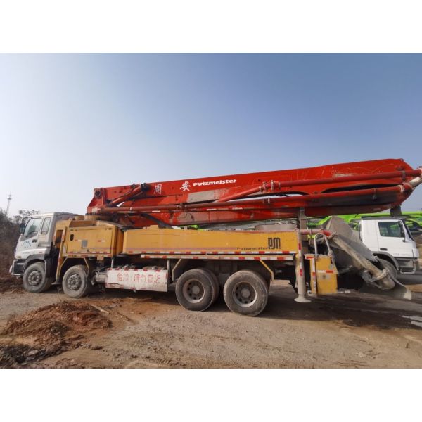 Pompe à béton orange semi-sec de type 42m pompe à béton à béton utilisée