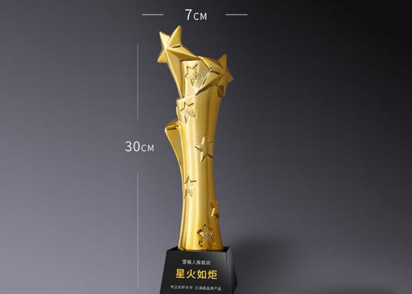 Copo do troféu da resina da forma do cilindro com Crystal Base Custom Logo Accepted