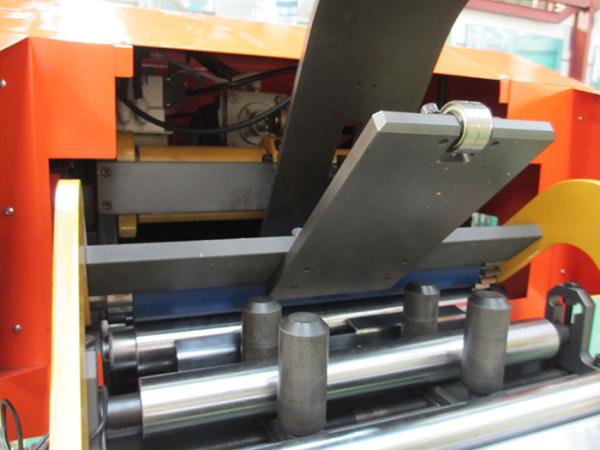 Peças de automóvel do hardware que processam a bobina de aço Uncoiler que carimba e que nivela a máquina