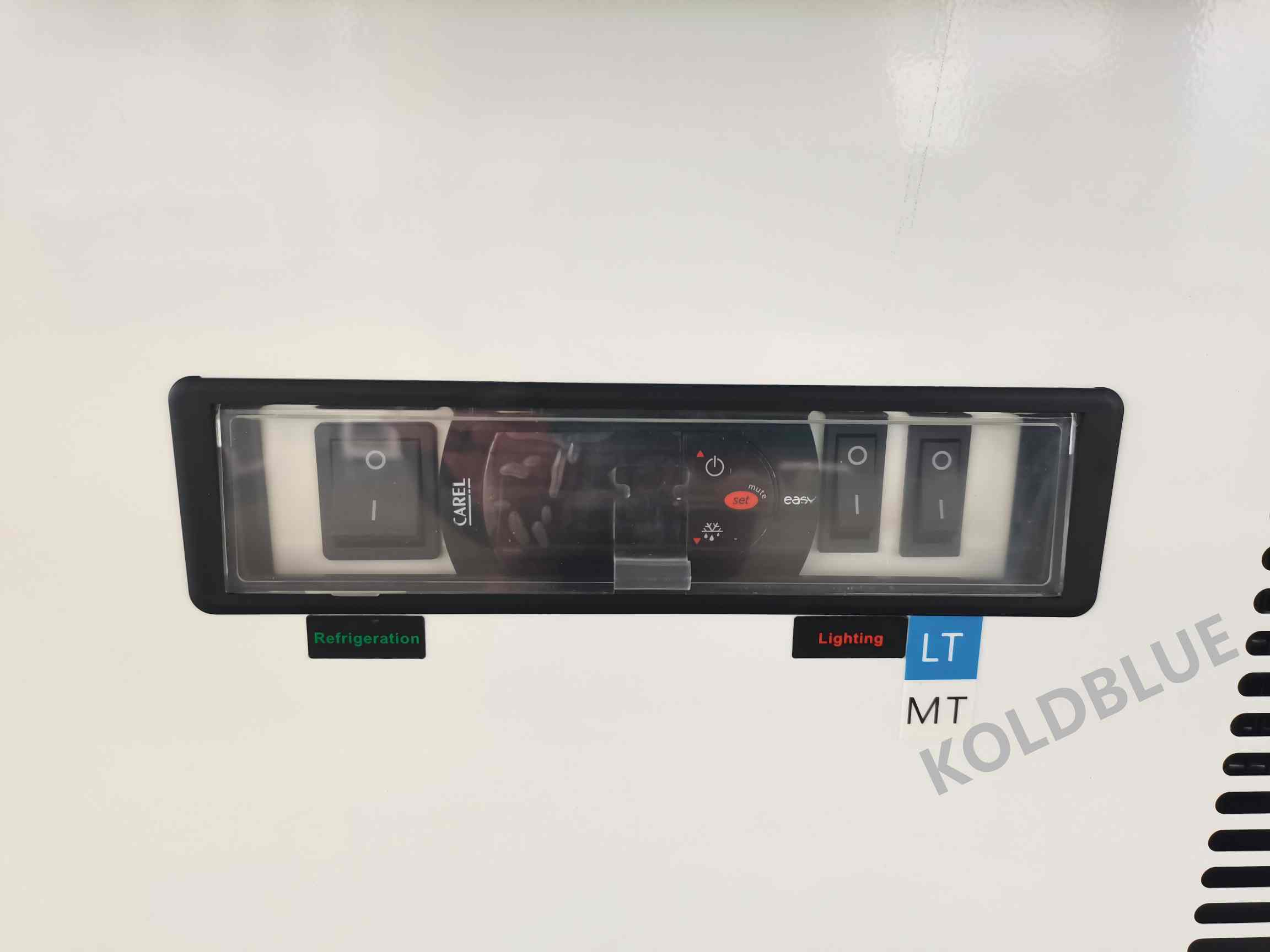 Island Refrigerated Convertible Chiller & Freezer With Built-In LED Lighting