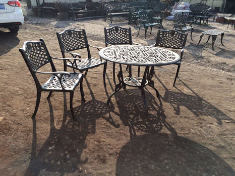 Green Outdoor View Cast Iron Garden Furniture Set Weather Resistant For Restaurant
