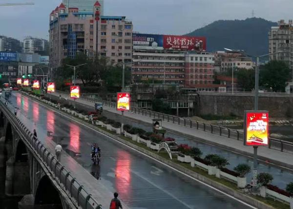 SASO 512x1024 Street Pole Led Screen 5000cd/Sqm LED Post Banners