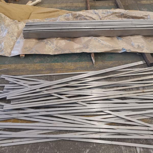 Laser plateado de metal de acero inoxidable de la barra plana de los Ss 410 que corta 12cr13 40*6*2000m m