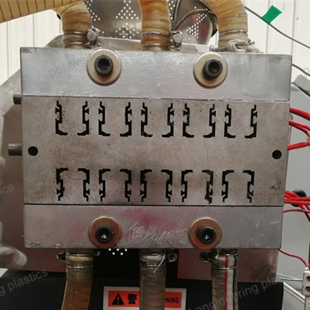 Le plastique PA66 expulsant des matrices de moulage pour la coupure thermique dépouille le moule d'extrudeuse