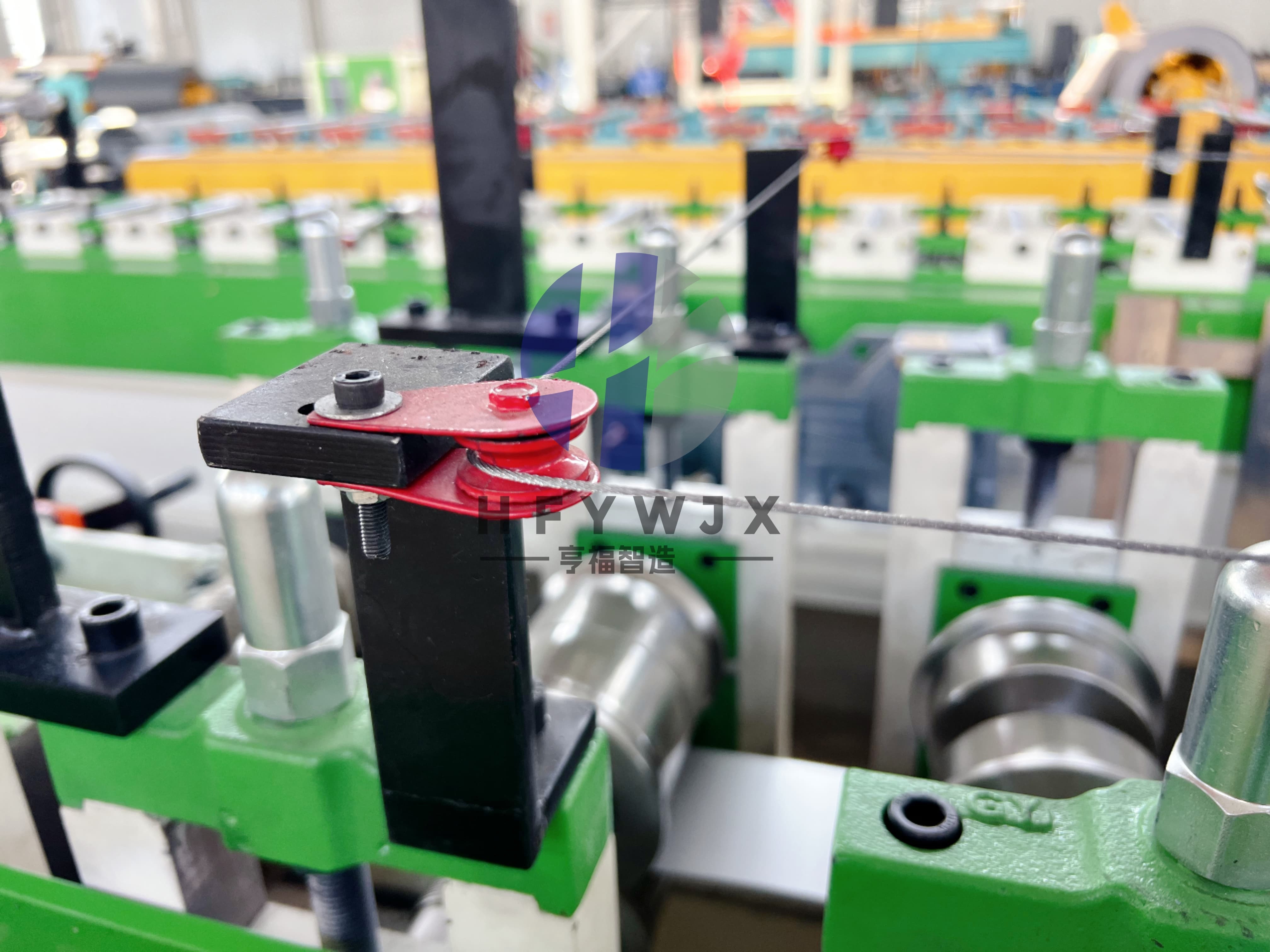 High Performance Fence Roll Forming Machine with Non-stop Flying Shear Cutting, 16 Rows Rollers, and Automatic Stacking