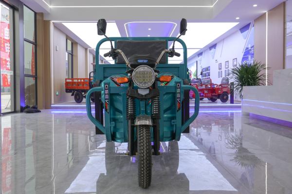 Cargo Transport Semi Enclosed Electric Tricycle For Long Distance Transportation