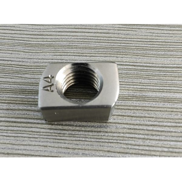 A4 Fabrication de noix spéciales M8 304 316 en acier inoxydable