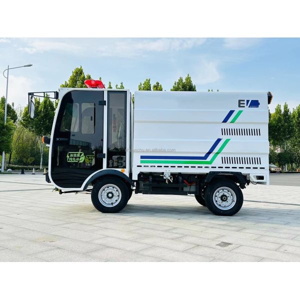 Fully Enclosed Sanitation Cleaning Truck Four Wheel Drive Pure Electric Sprinkler Truck