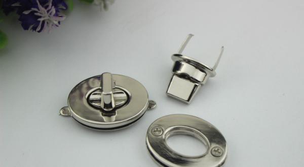 Guangzhou bag oval shape hardware zinc alloy silver color metal twist turn lock for purse