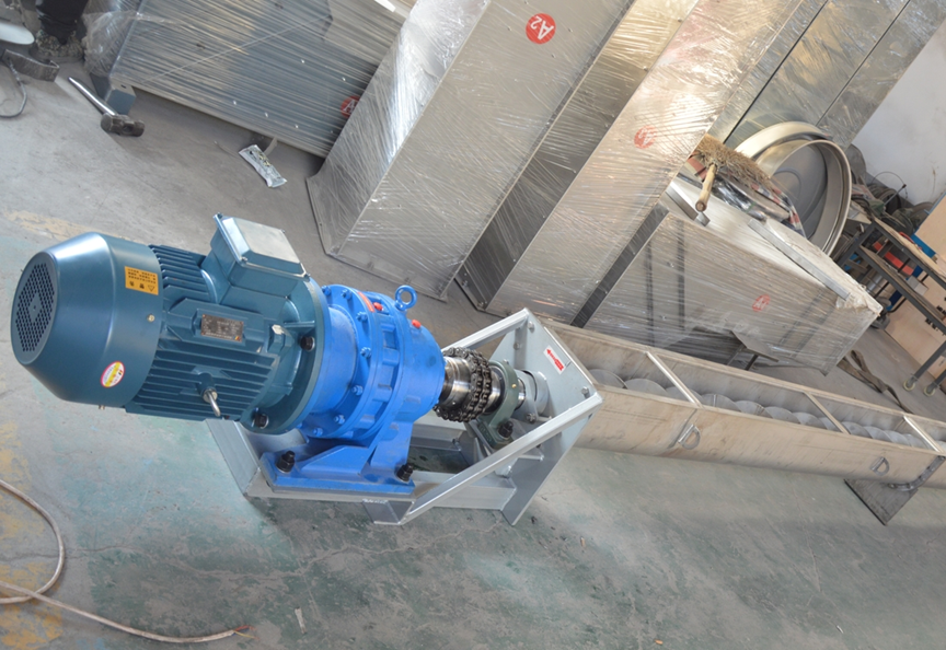 Stainless Steel or Carbon Steel Inclined Screw Conveyor for Conveying Materials