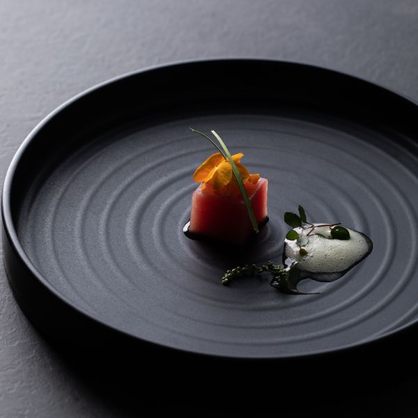 OEM ODM White Ceramic Porcelain Plates Tropical Style With No Metal Elements