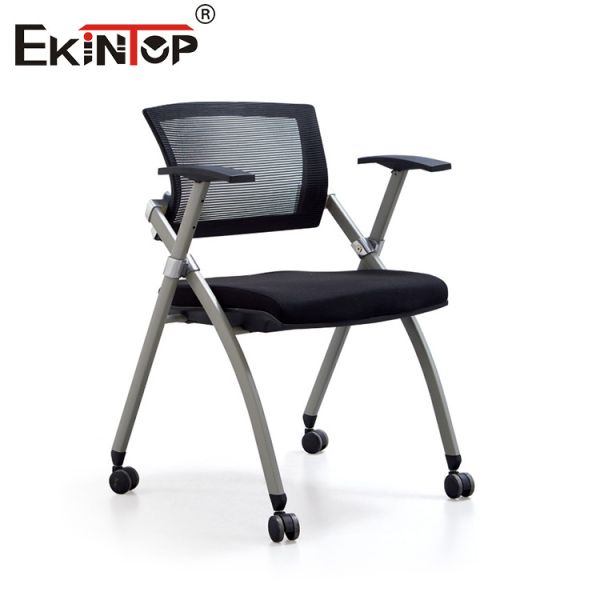 Тренировочный стул со складной подлокотником и сетчатым материалом для школ