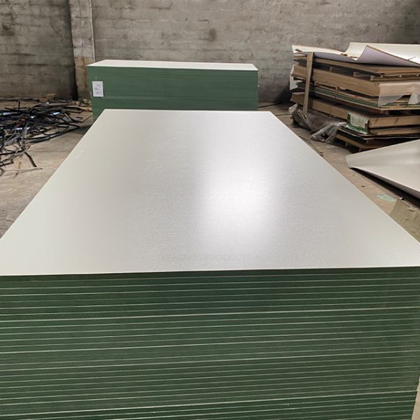 Moisture Resistant White Melamine Faced MDF Green Core HMR Fiberboard 4'x8'