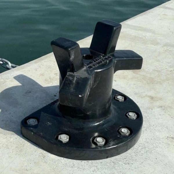 High-Strength Cast Steel Stag Horn Mooring Bollard with Double-Horn Design for 250-Ton Load Capacity