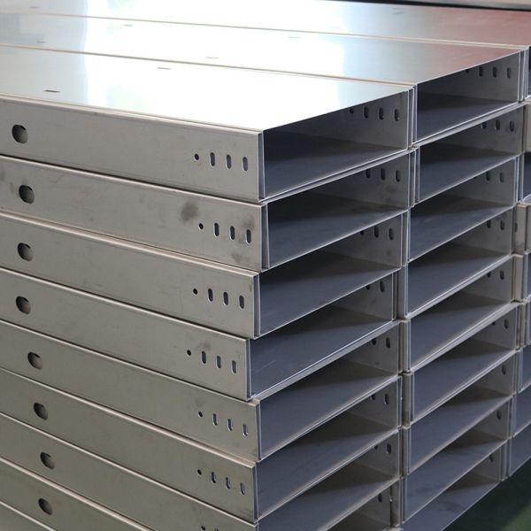 Silvery Molded Cable Tray With Temperature Range -40°C To 120°C And 3m Length Installation