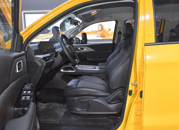 Export Fast Ship Petrol Fuel Hybrid Chang An Hunter 470Nm  2.0T 272 Ps Pickup truck EV New Car