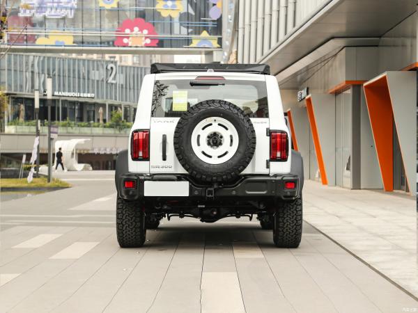 ODM Tank SUV Car Luxury Compact SUV HP L4 Iron Ride 02 White Fuel