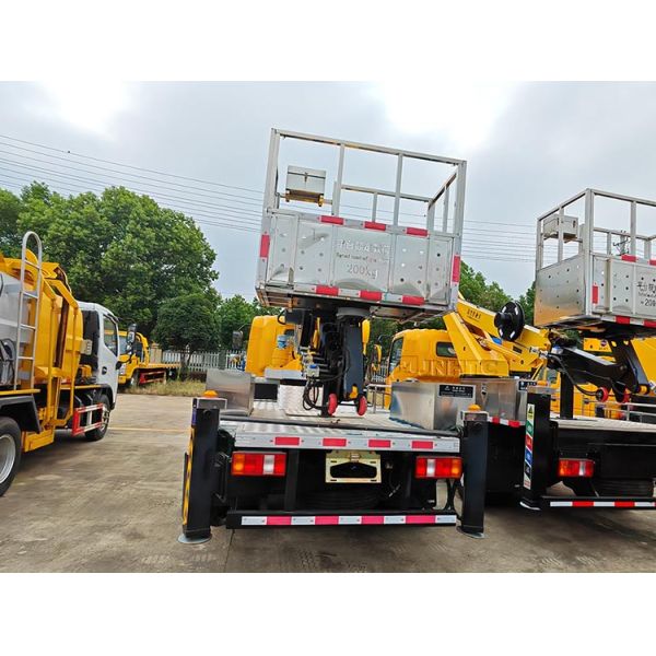 Howo 4x2 Mounted High Altitude Operation Truck Bucket Truck Aerial Working Platform Truck For Street Light Maintenance