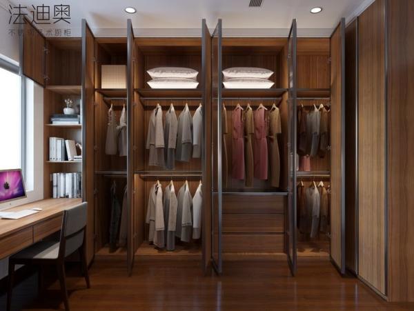 Elegancia tradicional china, efecto madera oscura, armario con acentos de vidrio y escritorio integrado