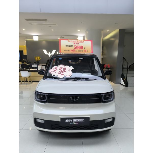 Left Steering Wuling Mini Electric Car with Max Speed of 100 Km/h and 4 Seats 120km