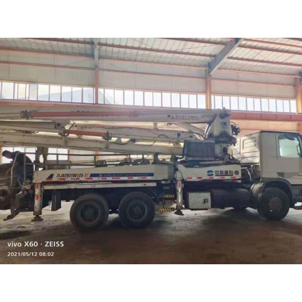White Zoomlion 37m Concrete Pump Truck Used Heavy Equipment for Construction Projects