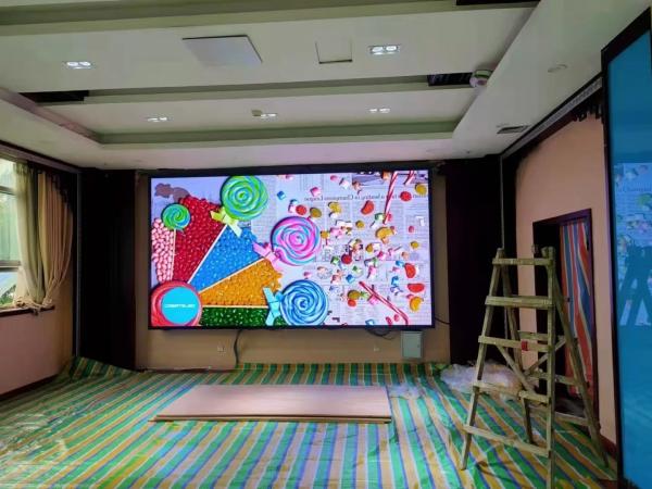 Tela de anúncio alugado interna do diodo emissor de luz da exposição do painel alugado por atacado do brilho alto P3.91 500x500mm