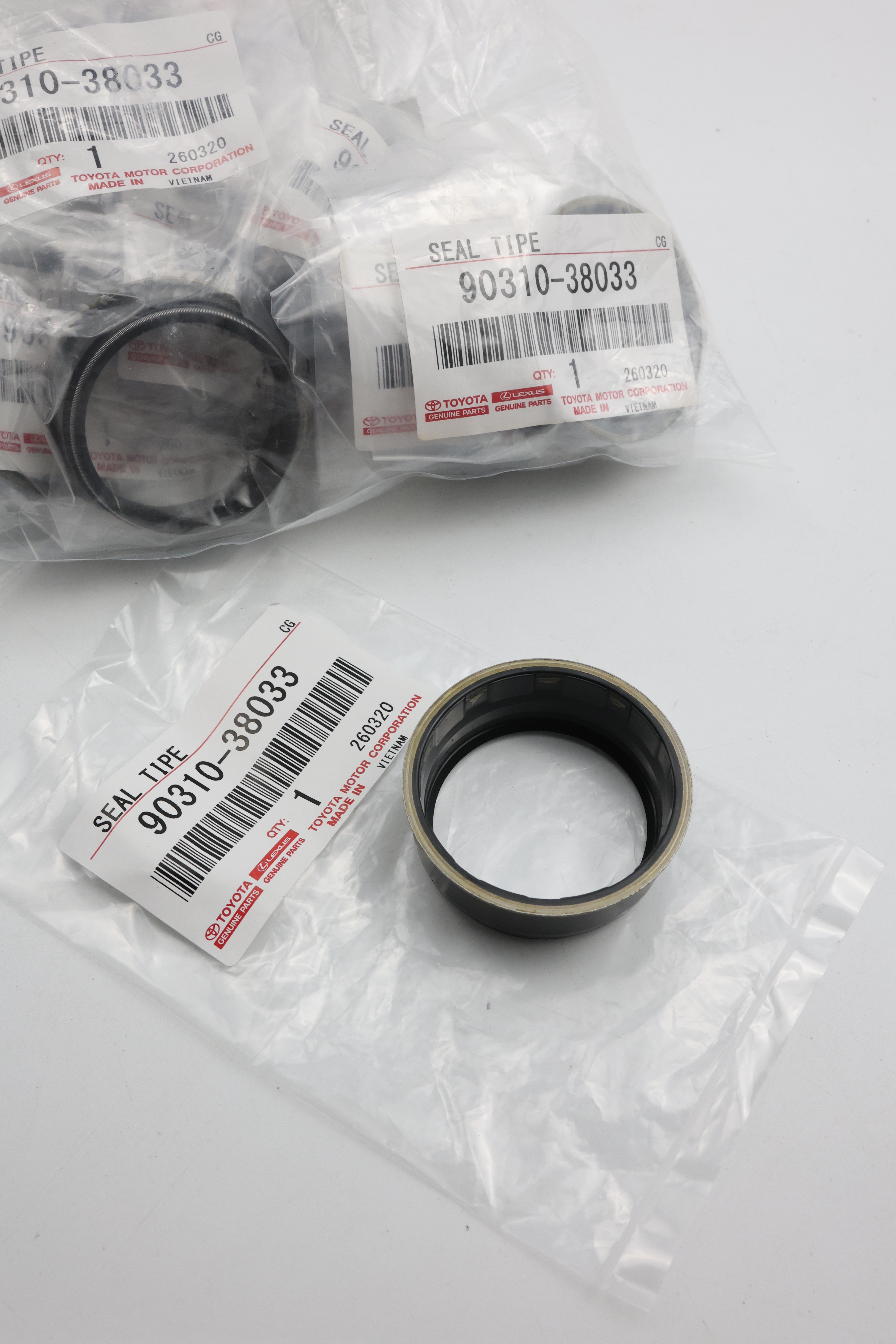 90310-38033 TOYOTA Half Shaft Outer Oil Seal For GRB53/TRB53/HZ