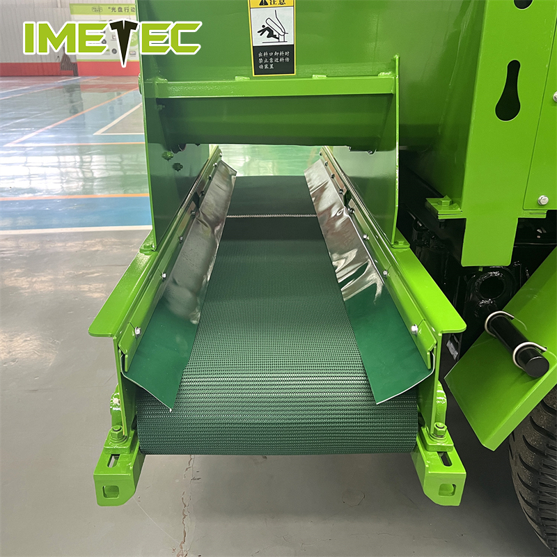 3m³ Capacity Hydraulic Transmission TMR Feed Spreader Truck with Wear-Resistant Manganese Steel Tank for Livestock Feeding
