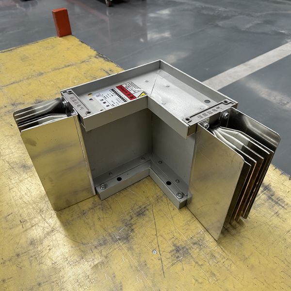 Canalisation électrique compacte basse tension et système de câbles avec enveloppe en cuivre efficace