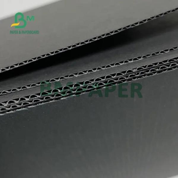 O preto corruga a folha do cartão e flauta para a embalagem 502mm x 693mm da caixa
