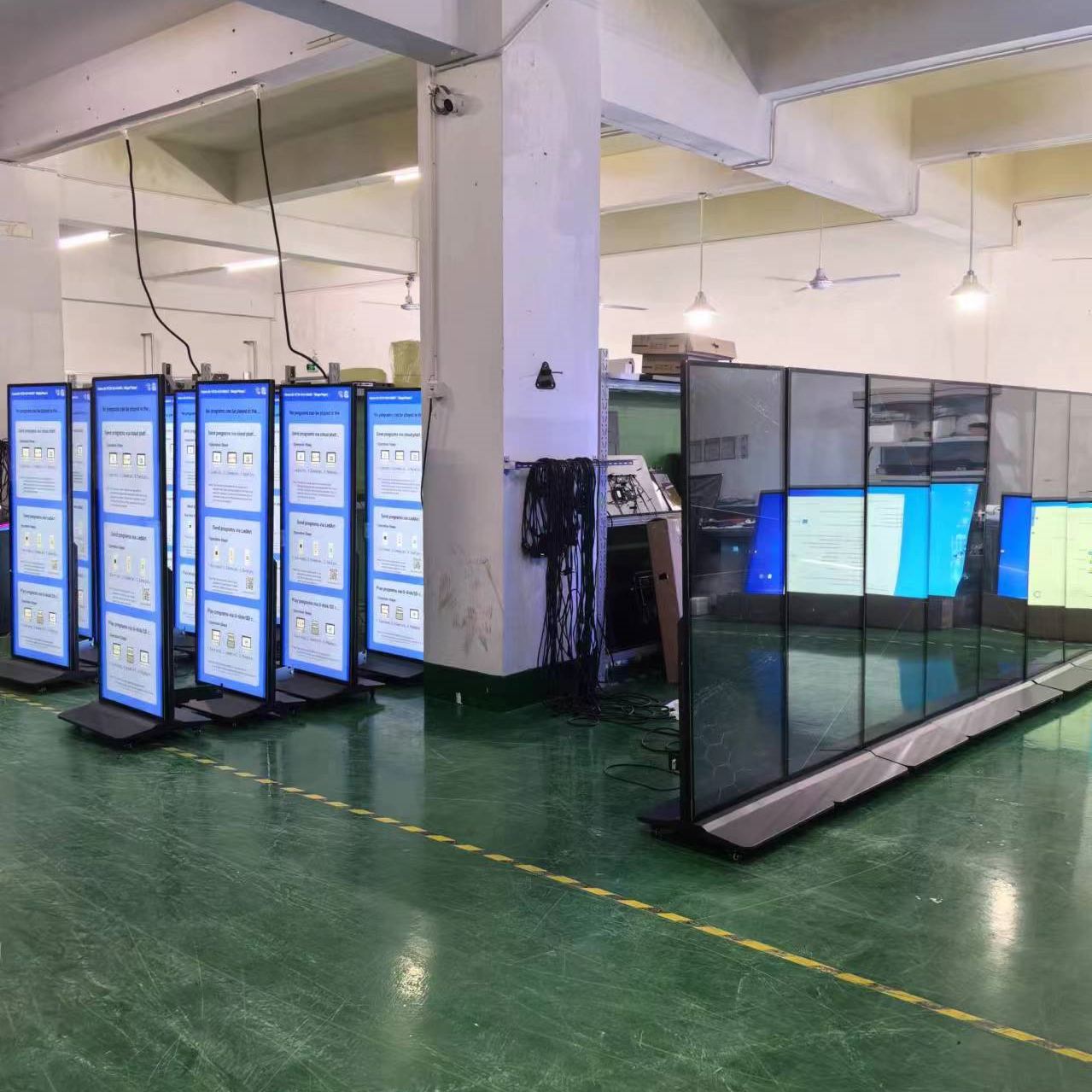69.3 дюйма свободно стоящие цифровые вывески Внутренний сверхтонкий LCD полный экран