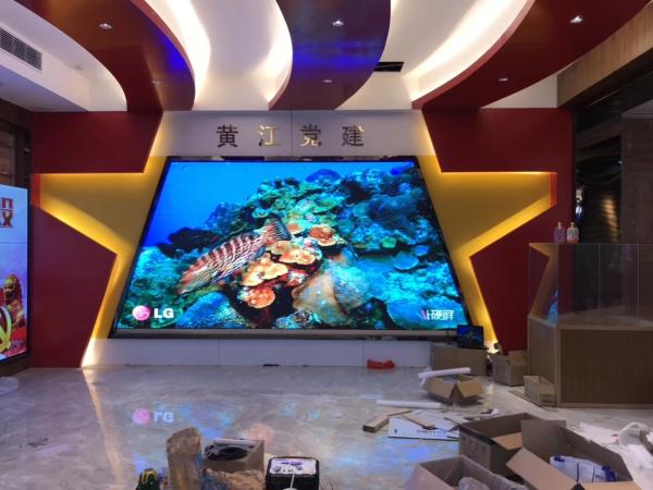 P1.25 P1.53 P2 Small Pitch LED Display Full Color Indoor LED Display Wall