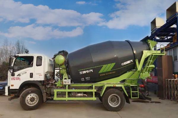 Low Residual Rate Concrete Mixer Truck , 6 M3 Volumetric Concrete Truck