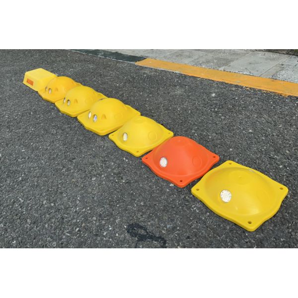 Plastic Road Stud ABS Reflective Road Studs for Road Marking and Safety