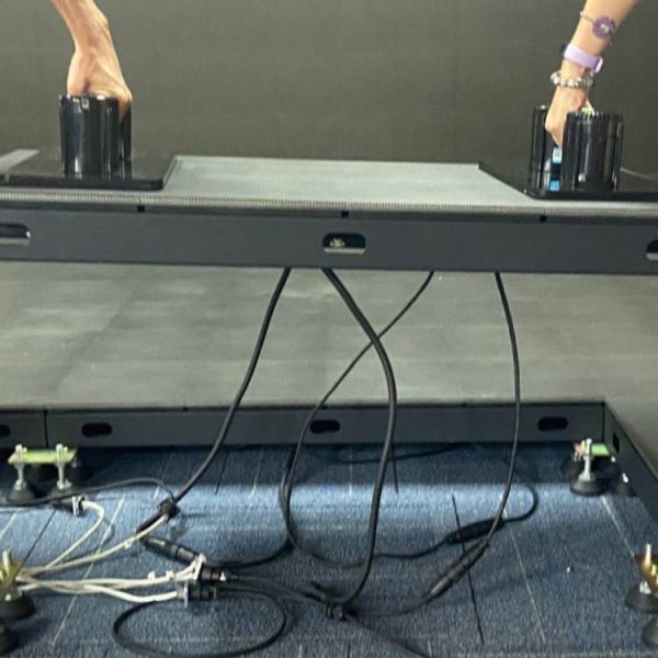 PH3.91 SMD Waterproof Light Up Led Screen Floor Tiles For Party Wedding