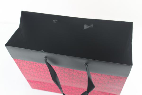 OEM Debossing Clothing Paper Bags