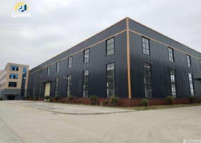Construções de armação de aço resistentes duráveis da casa pré-fabricada da construção de aço com o telhado do painel de sanduíche