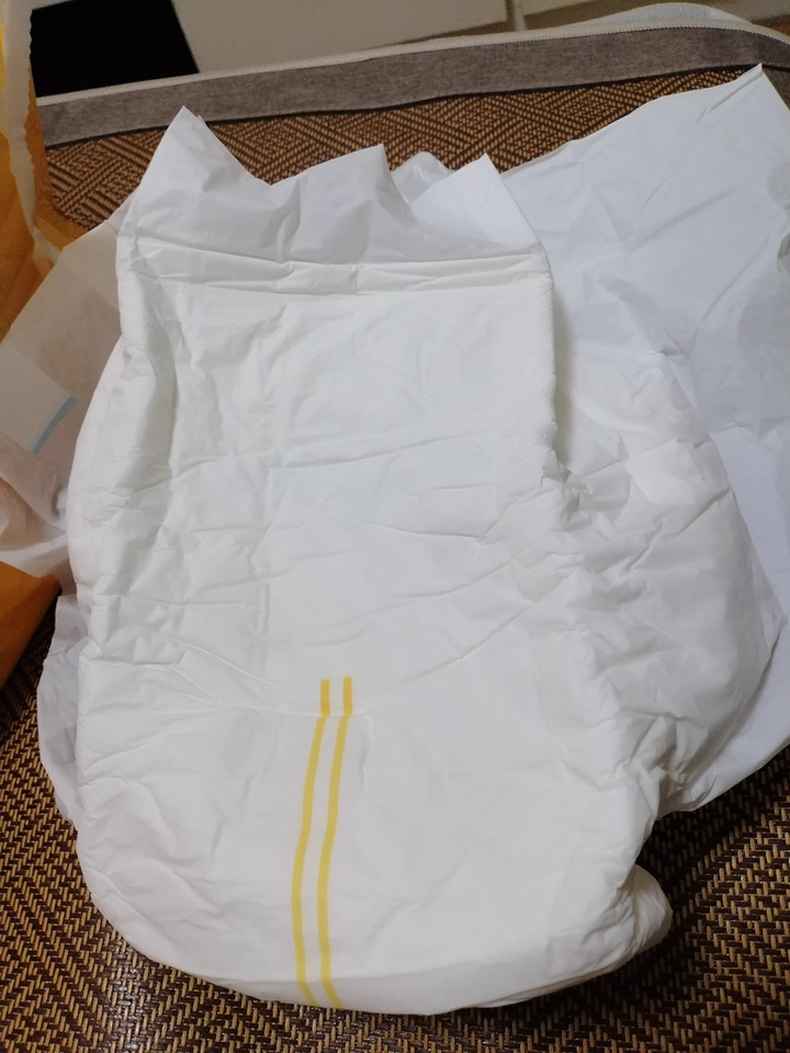 Incontinence Disposable Adult Diapers Customizable High Absorbency Disposable Diaper Mat